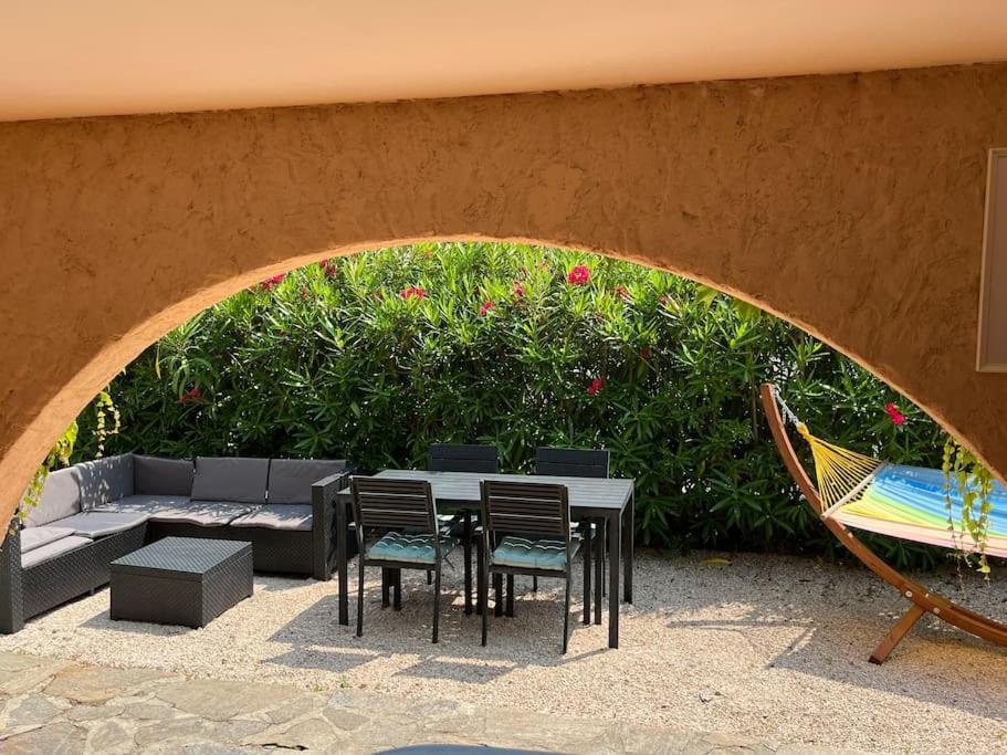 Bas De Villa 70M2 Independant Avec Espace Jacuzzi Prive Le Lavandou Bagian luar foto