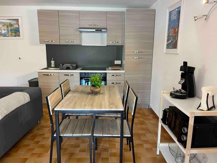 Bas De Villa 70M2 Independant Avec Espace Jacuzzi Prive Le Lavandou Bagian luar foto