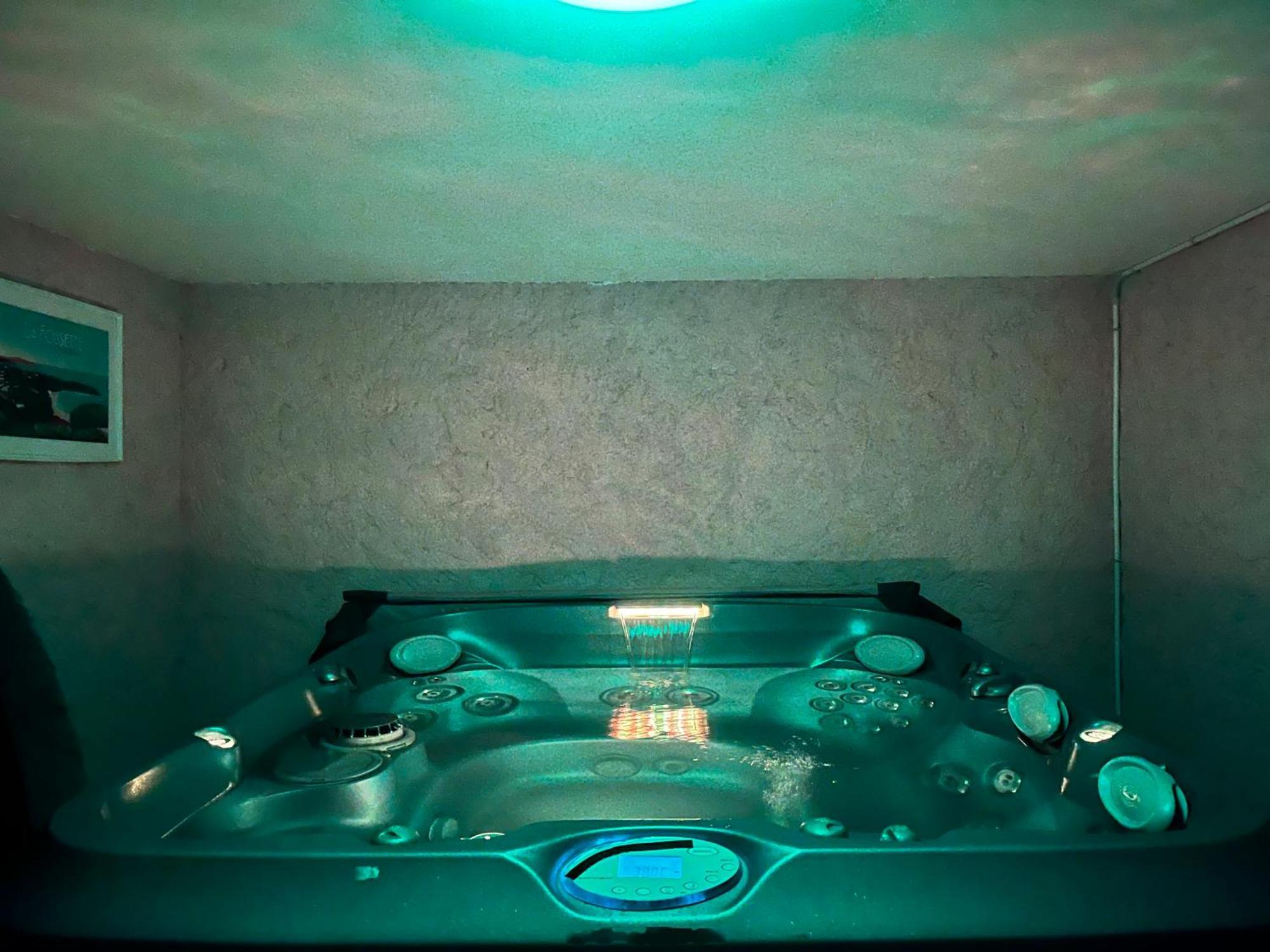 Bas De Villa 70M2 Independant Avec Espace Jacuzzi Prive Le Lavandou Bagian luar foto